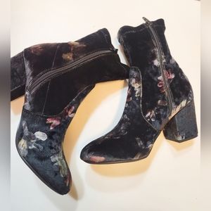 NWOT-Murray Black Multi Velvet Mid-calf Boots Size 9